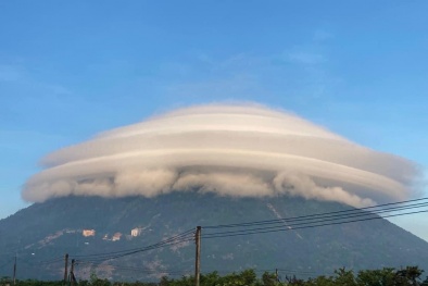 Đám mây ảo diệu xuất hiện trên đỉnh thiêng Fansipan