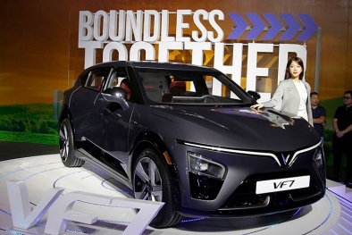 VinFast VF7 ra mắt tại Việt Nam với hai phiên bản