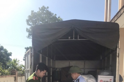 Phát hiện ô tô tải chở đường cát và thuốc lá nhập lậu tại Quảng Bình