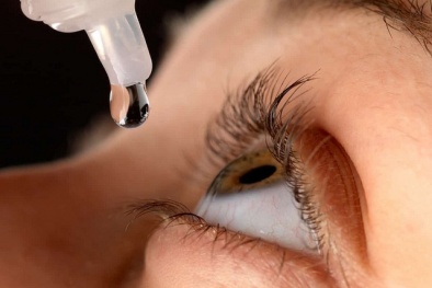 Mỹ: Bào chế loại thuốc nhỏ mắt độc đáo giúp cậu bé khiếm thị sáng mắt trở lại