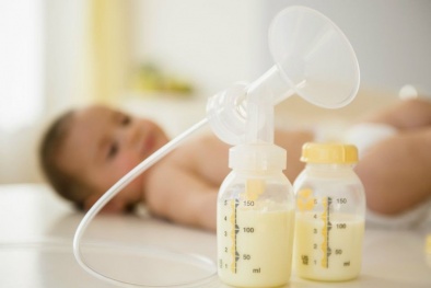 Cảnh báo nguy cơ lây nhiễm bệnh cho trẻ sơ sinh từ việc xin sữa mẹ