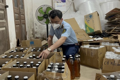 Hà Nội: Sản xuất, buôn bán mật ong giả số lượng ‘khủng’