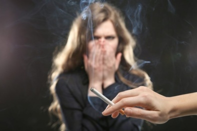 Hút thuốc lá thụ động là một nguyên nhân khiến nhiều trẻ em bị phơi nhiễm chì