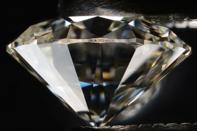 Mua kim cương cẩn trọng để tránh mua phải hàng 'fake' 