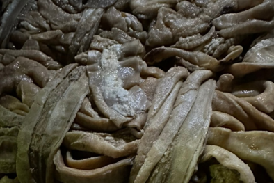 Tiêu hủy 1.400kg lòng bò đông lạnh không rõ nguồn gốc, xuất xứ