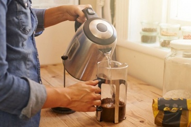 Sự thật về thông tin uống nước đun bằng ấm siêu tốc có thể gây ung thư