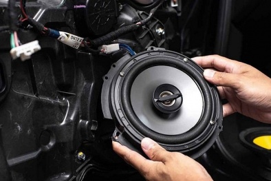 Những lưu ý khi độ loa ô tô tháo từ xe sang để tránh tiền mất tật mang