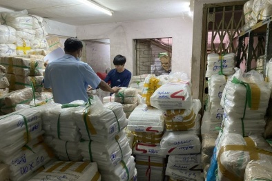 TP.HCM: Tiêu huỷ gần 1.200 kg túi nilon không rõ nguồn gốc đựng thực phẩm 