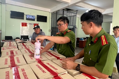 Phú Yên: Hơn 1.000 chai nước tẩy bồn cầu giả mạo nhãn hiệu 'Okay'