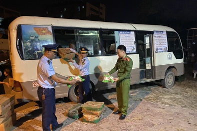 Xử lý phương tiện vận chuyển lô xúc xích và chả cá không rõ nguồn gốc xuất xứ