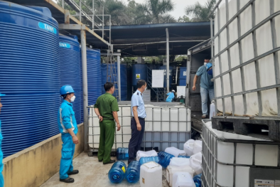 Hưng Yên: Tiêu hủy gần 7.000 lít rượu có hàm lượng aldehyd không đạt tiêu chuẩn