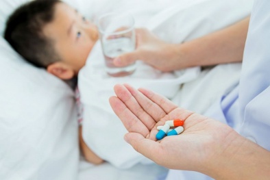 Cần thận trọng khi sử dụng kháng sinh điều trị cho trẻ bị ho