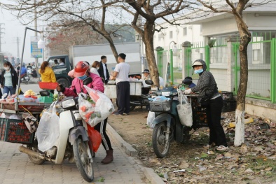 Hàng giả, không rõ nguồn gốc bày bán tràn lan ven các khu công nghiệp tại Bắc Giang