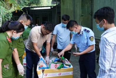 Bắc Kạn: Phát hiện 1.499kg thực phẩm đã hết hạn, biến màu ôi thiu tại một kho đông lạnh