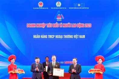 Vietcombank lần thứ tư liên tiếp được Bằng khen 'Doanh nghiệp tiêu biểu vì người lao động'