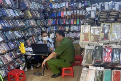 Nhiều cửa hàng kinh doanh phụ kiện điện thoại nhập lậu, không nhãn mác