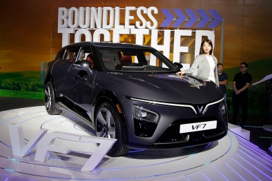 VinFast VF 7 chốt ngày ra mắt chính thức nhưng chưa rõ ngày giao xe