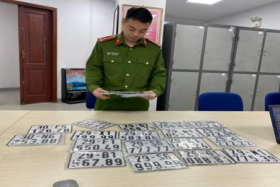 Hà Nội phát hiện 3 cơ sở bán phụ tùng ô tô làm biển số xe máy giả