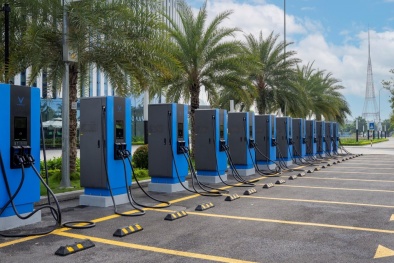 VinFast tăng phí tại các trạm sạc công cộng