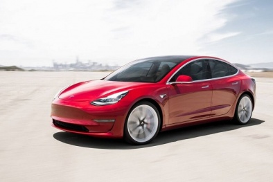 Tesla triệu hồi 2 triệu ô tô do lỗi lái tự động