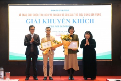 Trao giải Cuộc thi logo và slogan về sản xuất và tiêu dùng bền vững