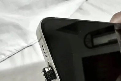 Cháy cáp sạc iPhone 15 do sử dụng bộ sạc không đạt tiêu chuẩn