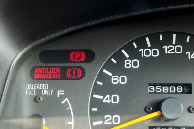 Những kí hiệu đèn cảnh báo trên ô tô cần đặc biệt lưu ý 