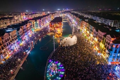 ‘Phố Đông’ Hà Nội ‘sốt rần rần’ với màn bắn pháo hoa chào năm mới 2024, đạt kỷ lục gần 160.000 lượt khách