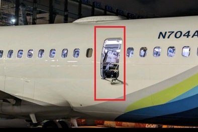 Máy bay Boeing lỏng ốc làm bay tấm bịt cửa, CEO hãng hàng không lên tiếng thừa nhận sai lầm