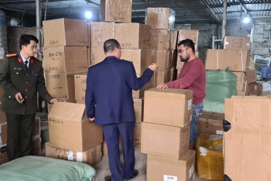 Hà Nội phát hiện 26.506 sản phẩm bàn chải điện nhập lậu và kính cường lực giả mạo nhãn hiệu