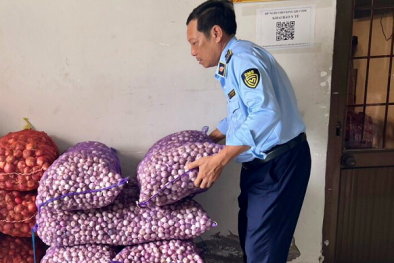 Xử phạt cơ sở kinh doanh 2 tấn tỏi xuất xứ Trung Quốc, không có nhãn phụ bằng tiếng Việt
