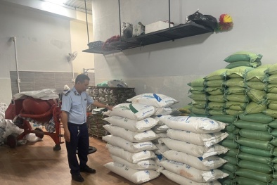 Mua trôi nổi 4 tấn đường cát không rõ nguồn gốc xuất xứ về bán kiếm lời