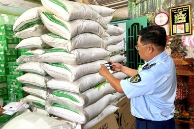 Tạm giữ gần 7 tấn đường cát nhập lậu từ Campuchia