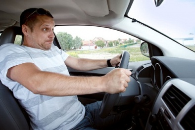 Nguyên nhân khiến vô lăng xe ô tô bị nặng gây mất an toàn khi tham gia giao thông