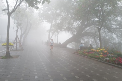 Hà Nội: Sương mù bao phủ cùng ô nhiễm không khí ở mức nguy hại