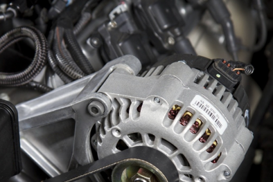 Những dấu hiệu cảnh báo máy phát điện trên ô tô xảy ra sự cố 