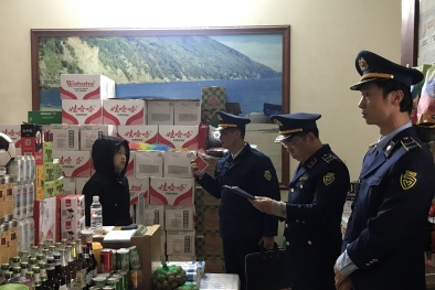 Lạng Sơn tiêu hủy lượng lớn chân gà ăn liền, sữa lọ nhập lậu không đảm bảo an toàn