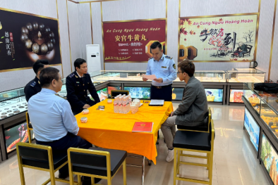 Quảng Ninh xử phạt cơ sở kinh doanh 500 gói bánh kẹo không rõ nguồn gốc xuất xứ