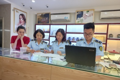 Quảng Ninh liên tiếp phát hiện cửa hàng kinh doanh vàng trang sức giả mạo nhãn hiệu