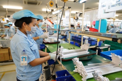 Standard Chartered hạ dự báo tăng trưởng GDP của Việt Nam xuống 6% năm 2024        