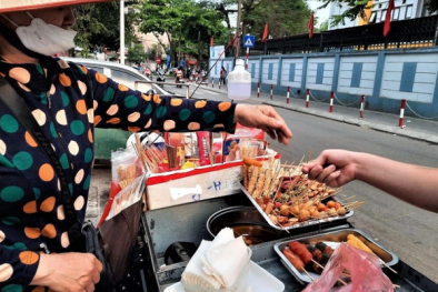 Mối lo về an toàn thức ăn đường phố 'nóng' trở lại sau hàng loạt vụ ngộ độc