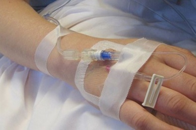 Cảnh báo người dân không nên tự ý truyền dịch tại nhà