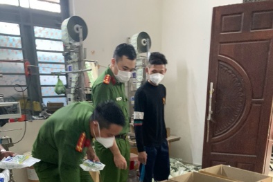 Long An: Bắt quả tang cơ sở sản xuất lượng lớn thuốc trừ sâu giả mạo nhãn hiệu