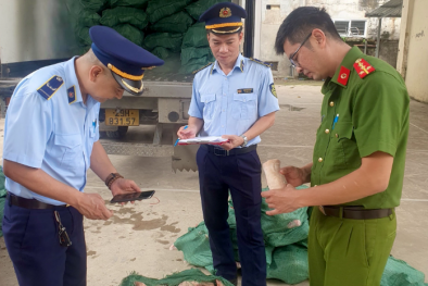 Lạng Sơn tạm giữ 7 tấn chân gà rút xương, móng giò lợn không có nơi sản xuất và xuất xứ hàng hóa