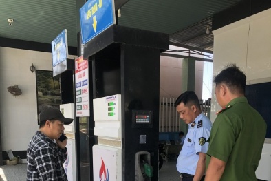 Xử phạt 2 cửa hàng kinh doanh xăng dầu không đảm bảo chất lượng tại Trà Vinh và Bến Tre