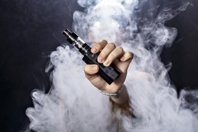 Hóa chất trong thuốc lá điện tử có thể nặng hơn nicotine làm thay đổi sự phát triển trí não