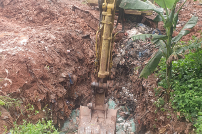 Lạng Sơn tiêu hủy trên 11 tấn thực phẩm đông lạnh không rõ nguồn gốc, xuất xứ