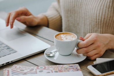 Uống 2 đến 3 tách cà phê mỗi ngày có thể giúp người ngồi nhiều sống thọ hơn