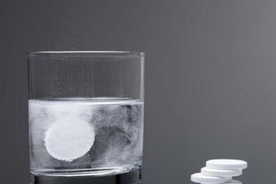 Nhập viện cấp cứu vì dùng nhiều thuốc giảm đau làm thủng dạ dày