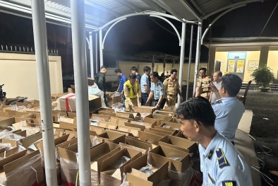 TP.HCM: Phát hiện xe tải vận chuyển hơn 120.000 bao thuốc lá lậu trị giá trên 3,5 tỷ đồng